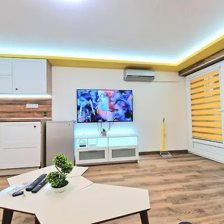Yellow Apartman