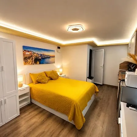 Yellow Apartmán *