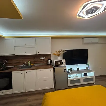 Yellow Βάρνα